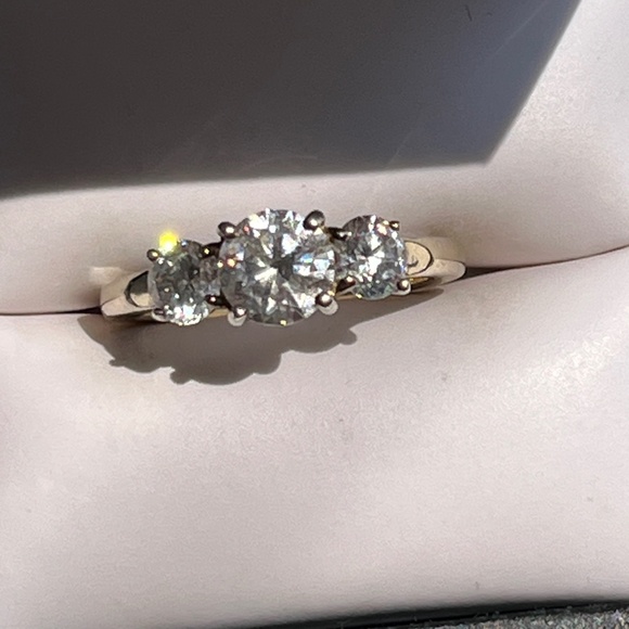 Sterling silver & cubic zirconia ring, size 7. - Picture 2 of 12